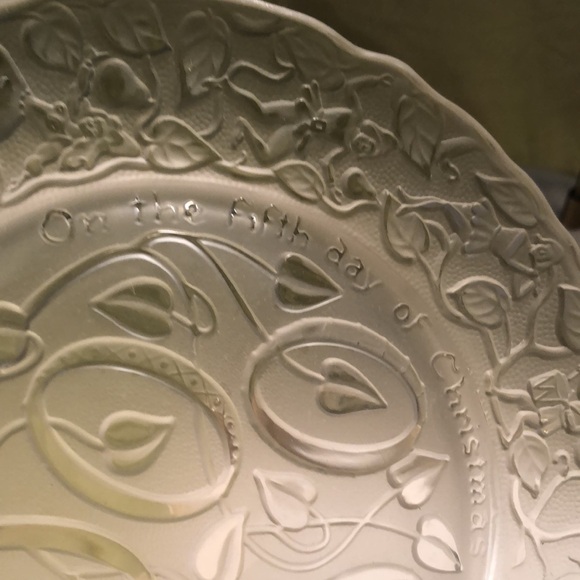 Imperial Glass 12 Days of Christmas  8 3/4" Collector's Plate  "5 Golden Rings" - Picture 4 of 9